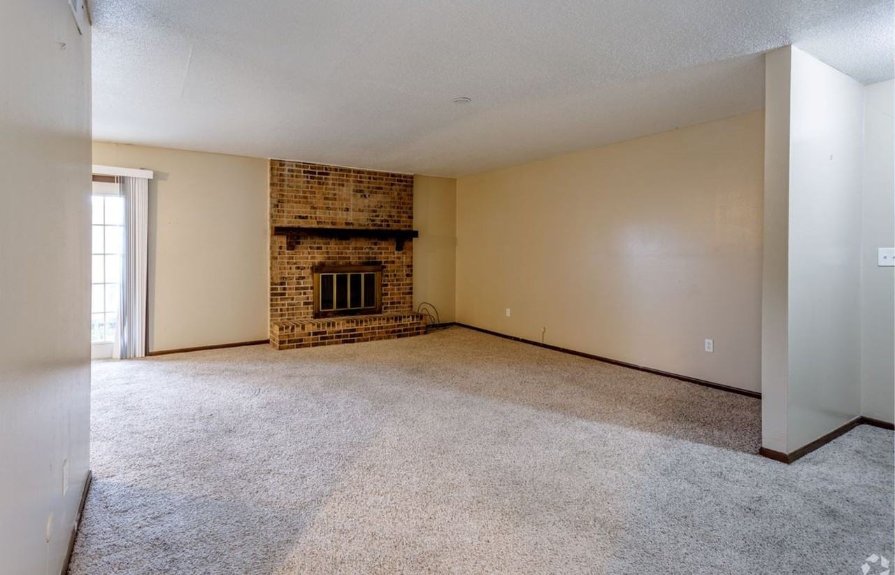 Governors Court - Photo 7 of 18