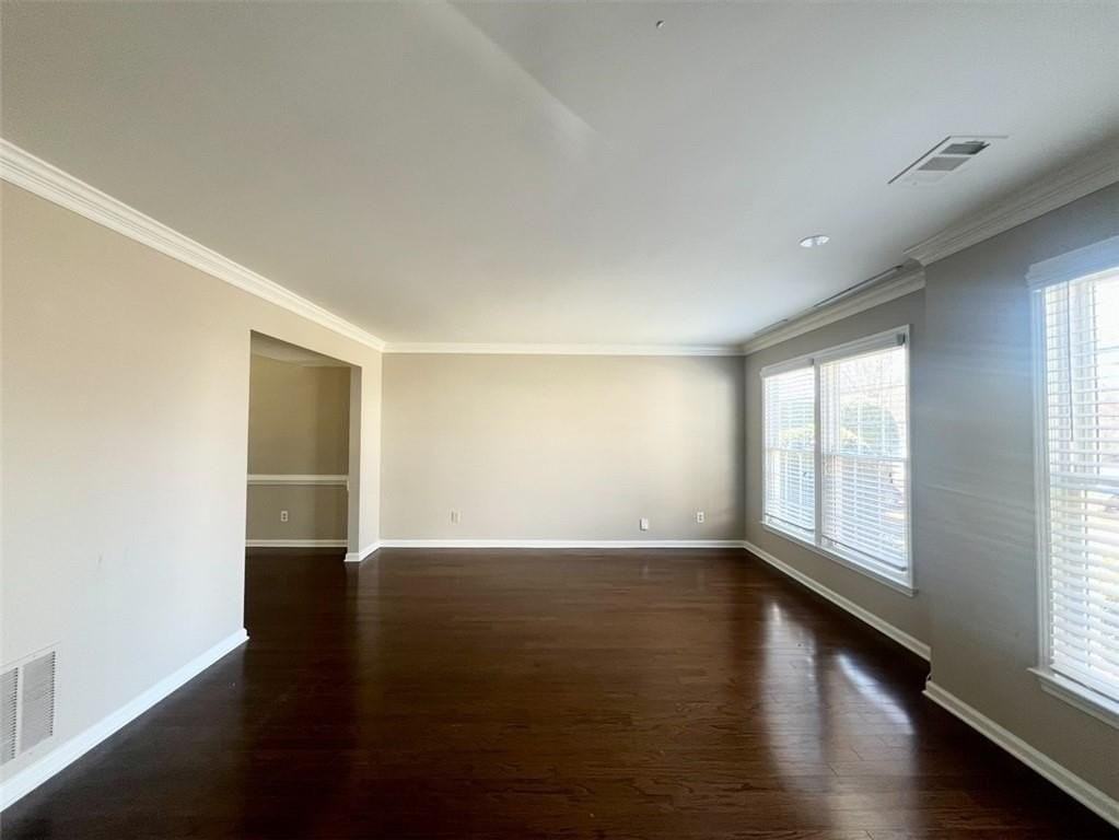 450 Mikasa Dr - Photo 3 of 21