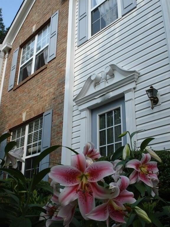 3722 Berkeley Xing - Photo 2 of 15