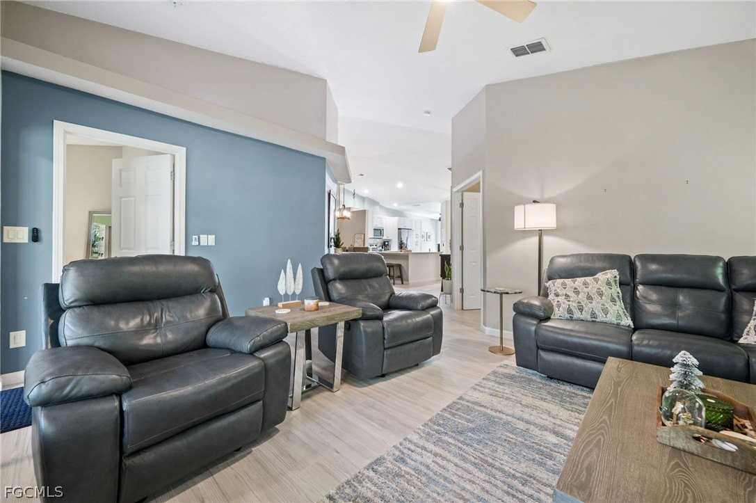 17611 Marco Island Ln - Photo 7 of 43