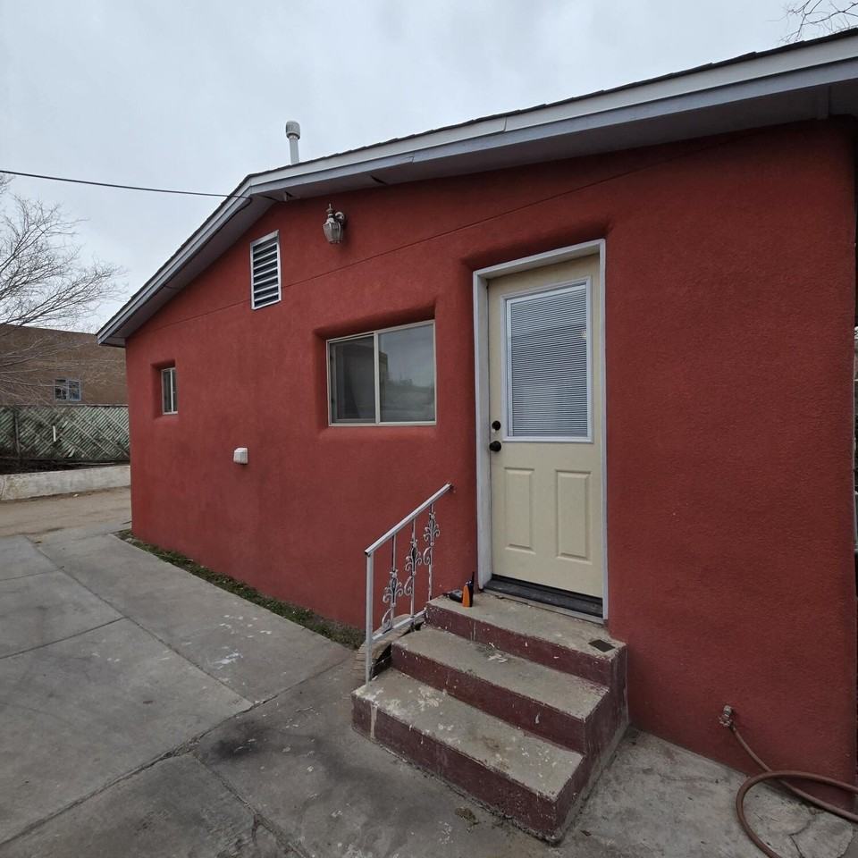 523 Slate Ave Ne Unit B - Photo 3 of 16