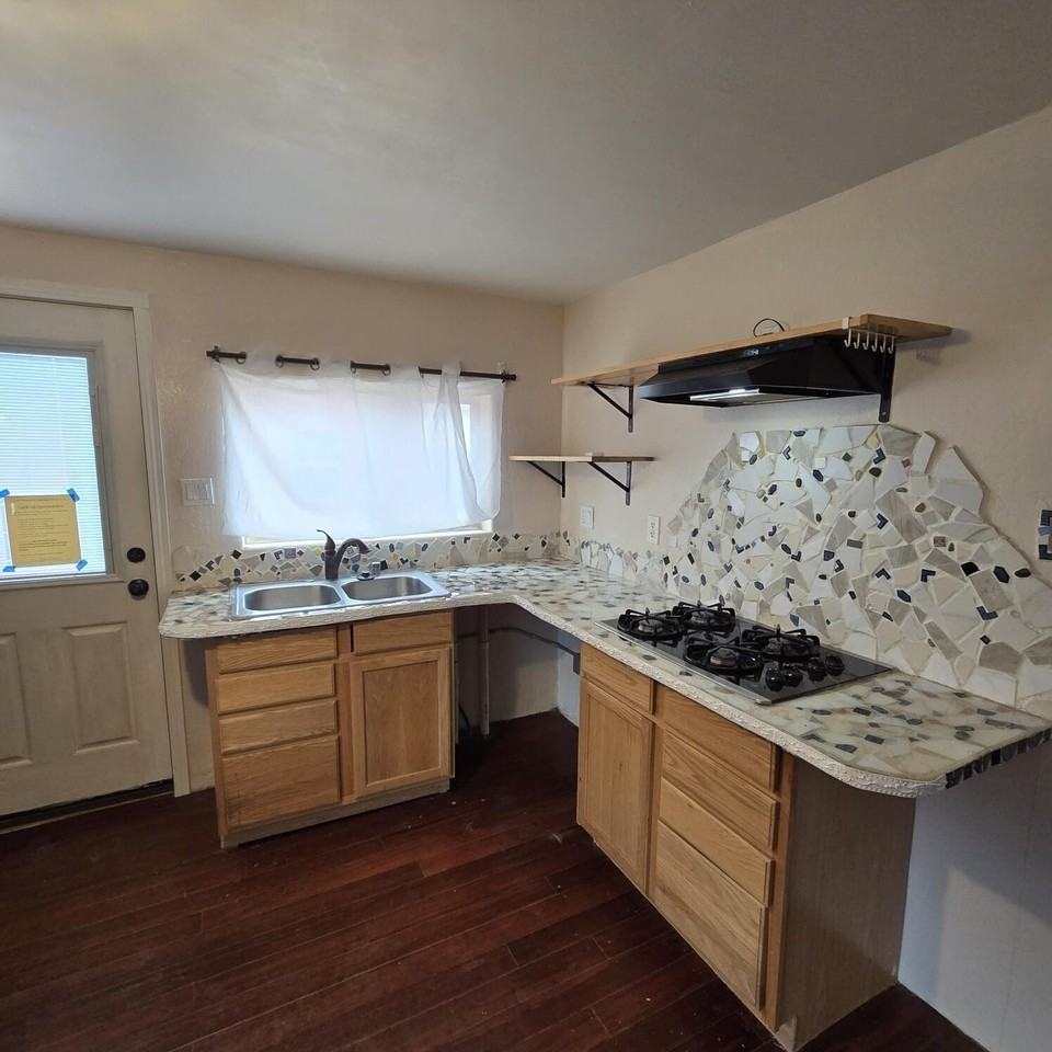 523 Slate Ave Ne Unit B - Photo 5 of 16