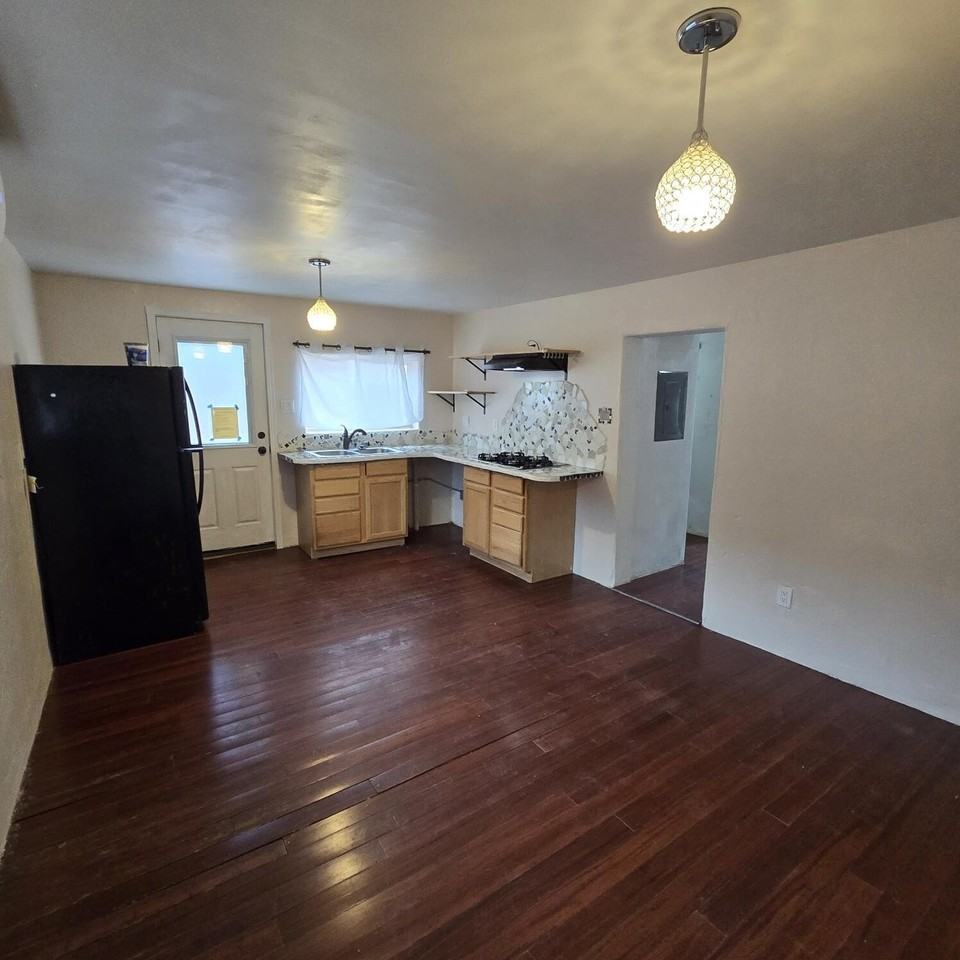 523 Slate Ave Ne Unit B - Photo 6 of 16