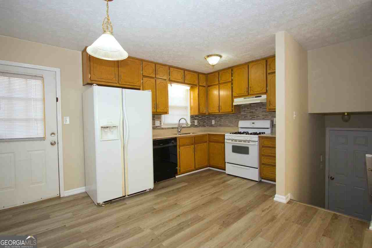 4656 Bristol Dr Se - Photo 5 of 21