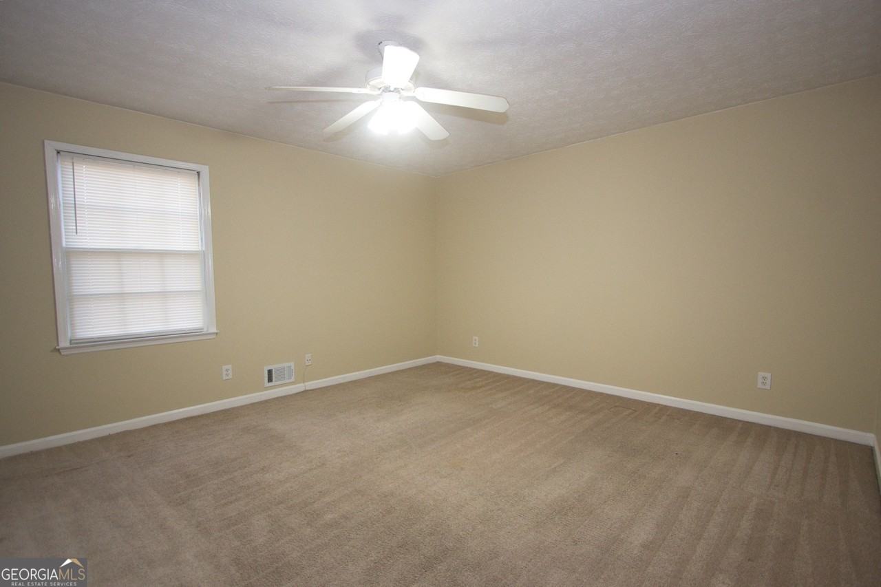 4656 Bristol Dr Se - Photo 7 of 21