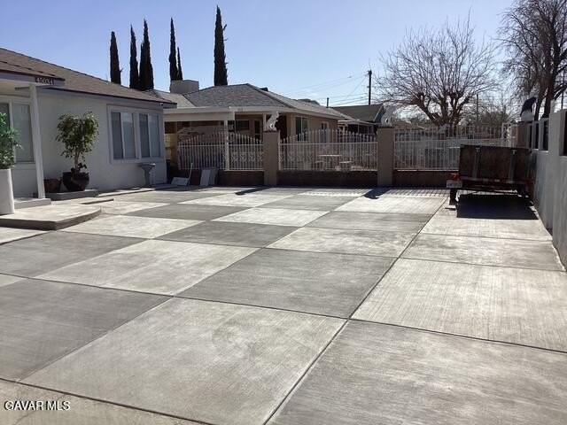 45034 Redwood Ave - Photo 2 of 13