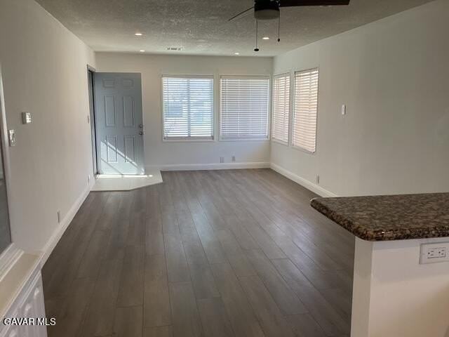 45034 Redwood Ave - Photo 3 of 13