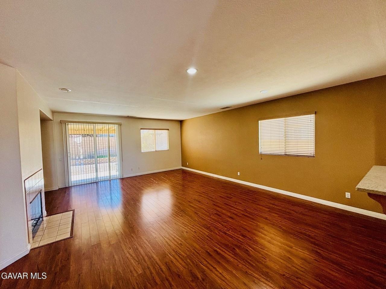 5806 W Avenue K3 - Photo 3 of 27