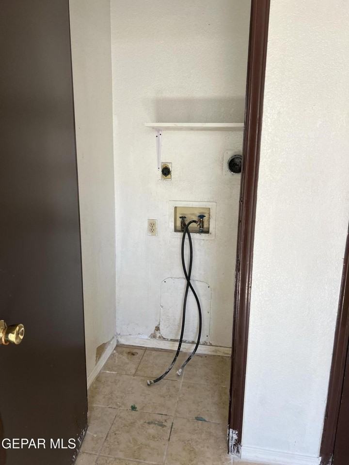 861 Barandal Dr Unit 2 - Photo 3 of 7