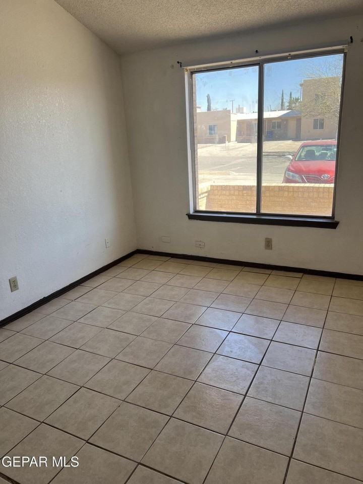 861 Barandal Dr Unit 2 - Photo 5 of 7