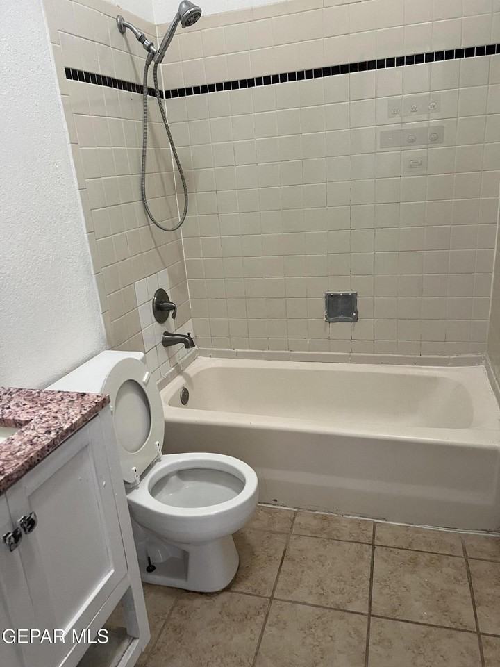 861 Barandal Dr Unit 2 - Photo 6 of 7