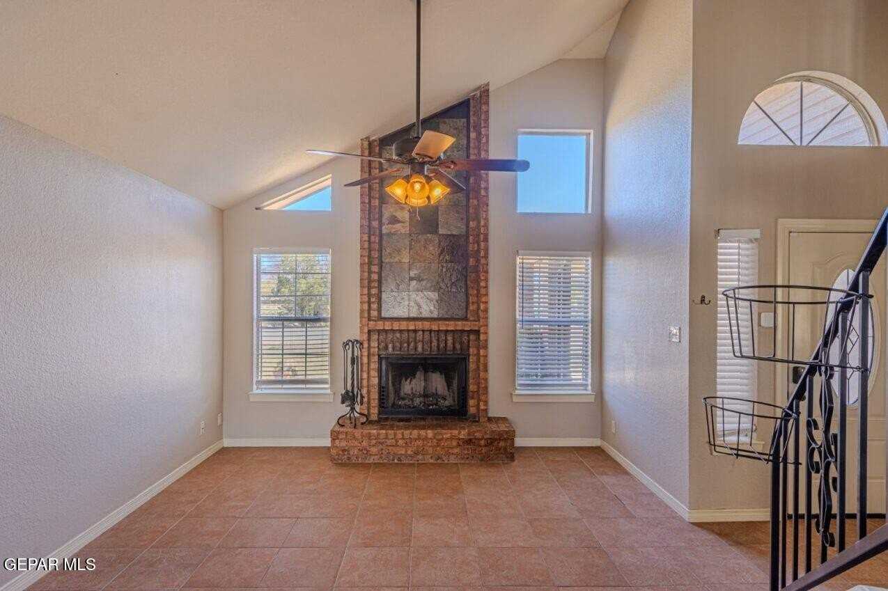 5717 Saplinas Rd - Photo 4 of 27