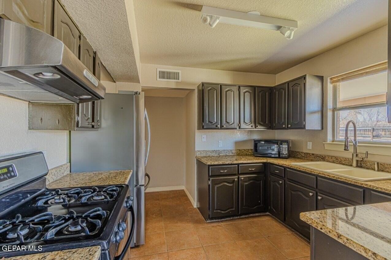 5717 Saplinas Rd - Photo 7 of 27