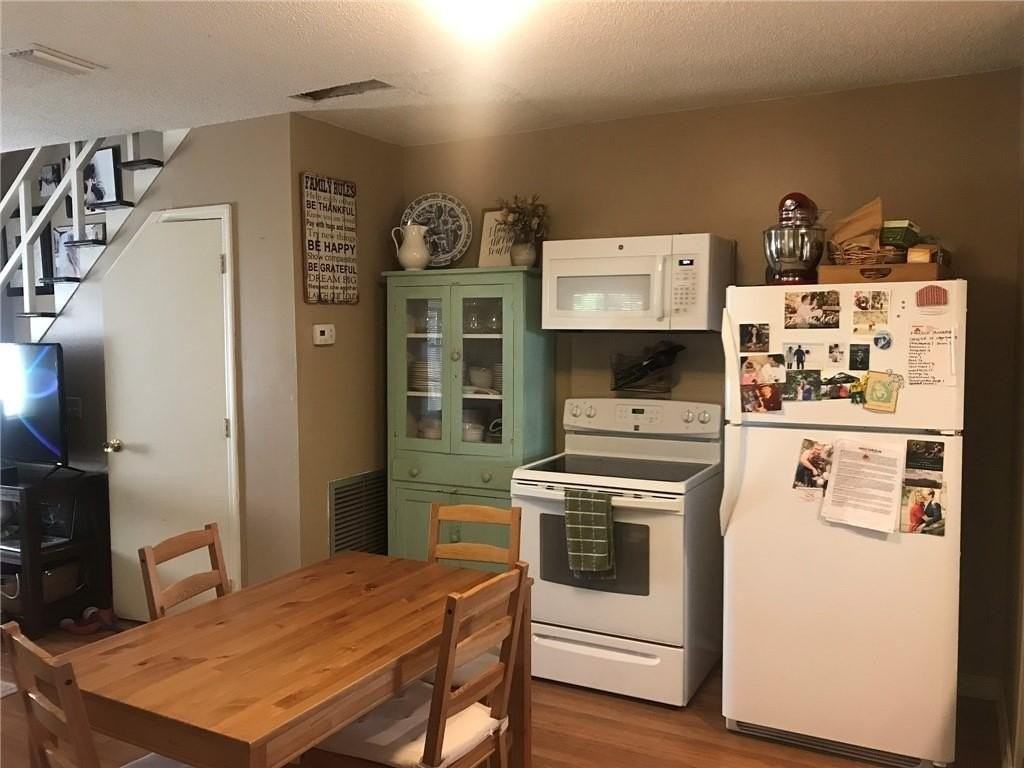 1904 Holly Ave - Photo 2 of 8