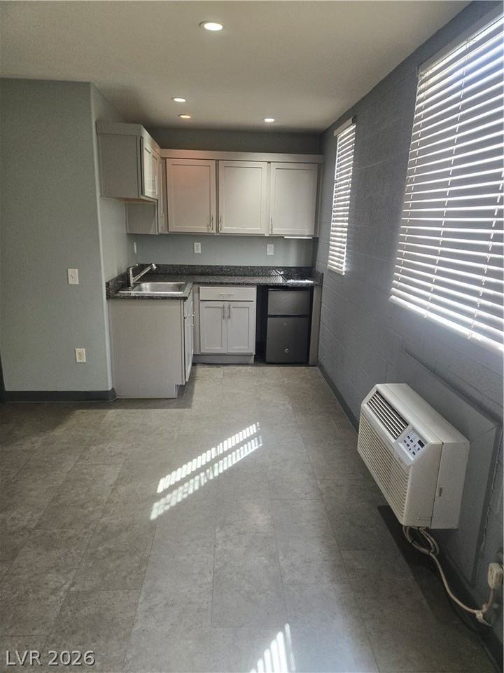 223 N 9th St #111 - Photo 3 of 12