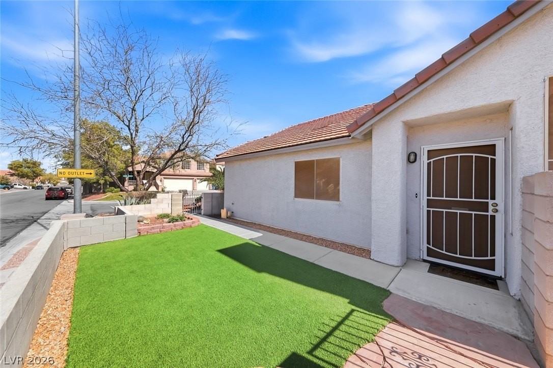 833 Glitter Glen Ct - Photo 4 of 40