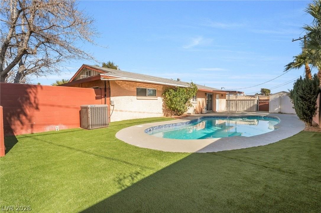 2163 Golden Arrow Dr - Photo 2 of 48