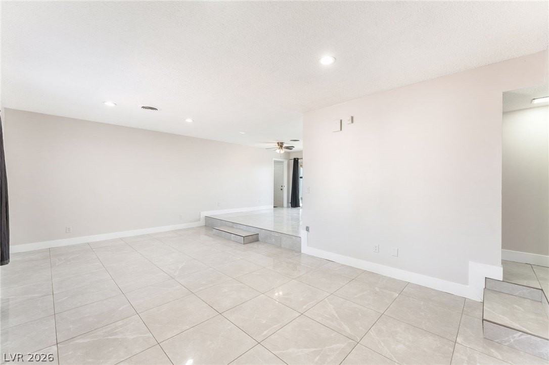 2163 Golden Arrow Dr - Photo 4 of 48