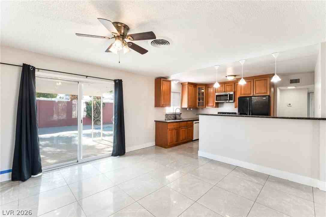 2163 Golden Arrow Dr - Photo 7 of 48