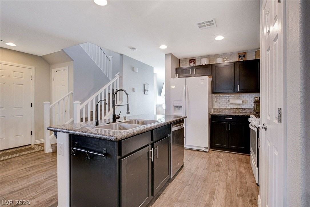 1045 Spotted Saddle St - Photo 7 of 30