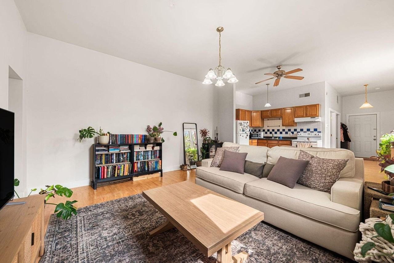 525 Franklin St Unit 3 - Photo 2 of 8