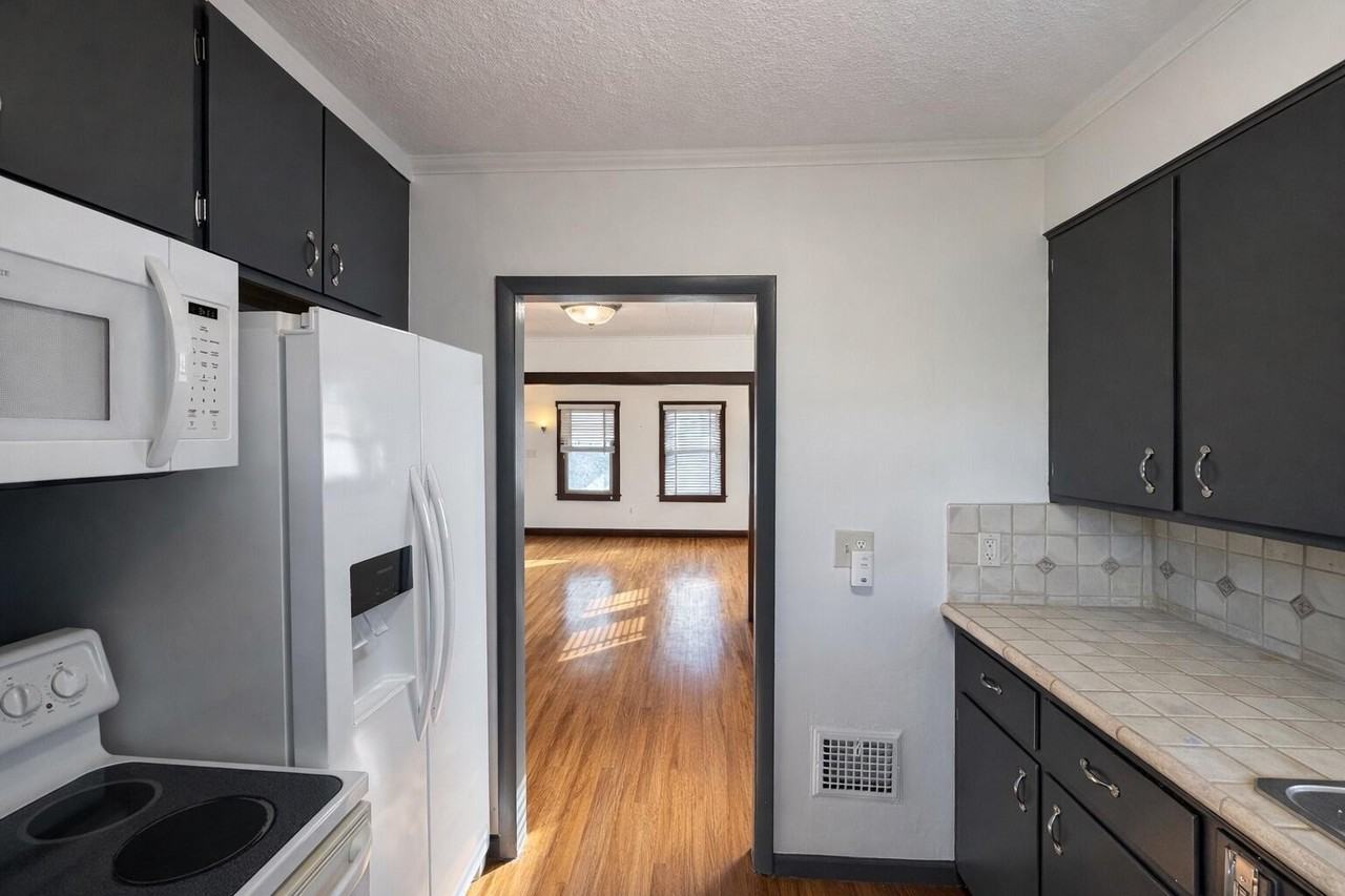 1259 Humphrey Ave - Photo 5 of 10