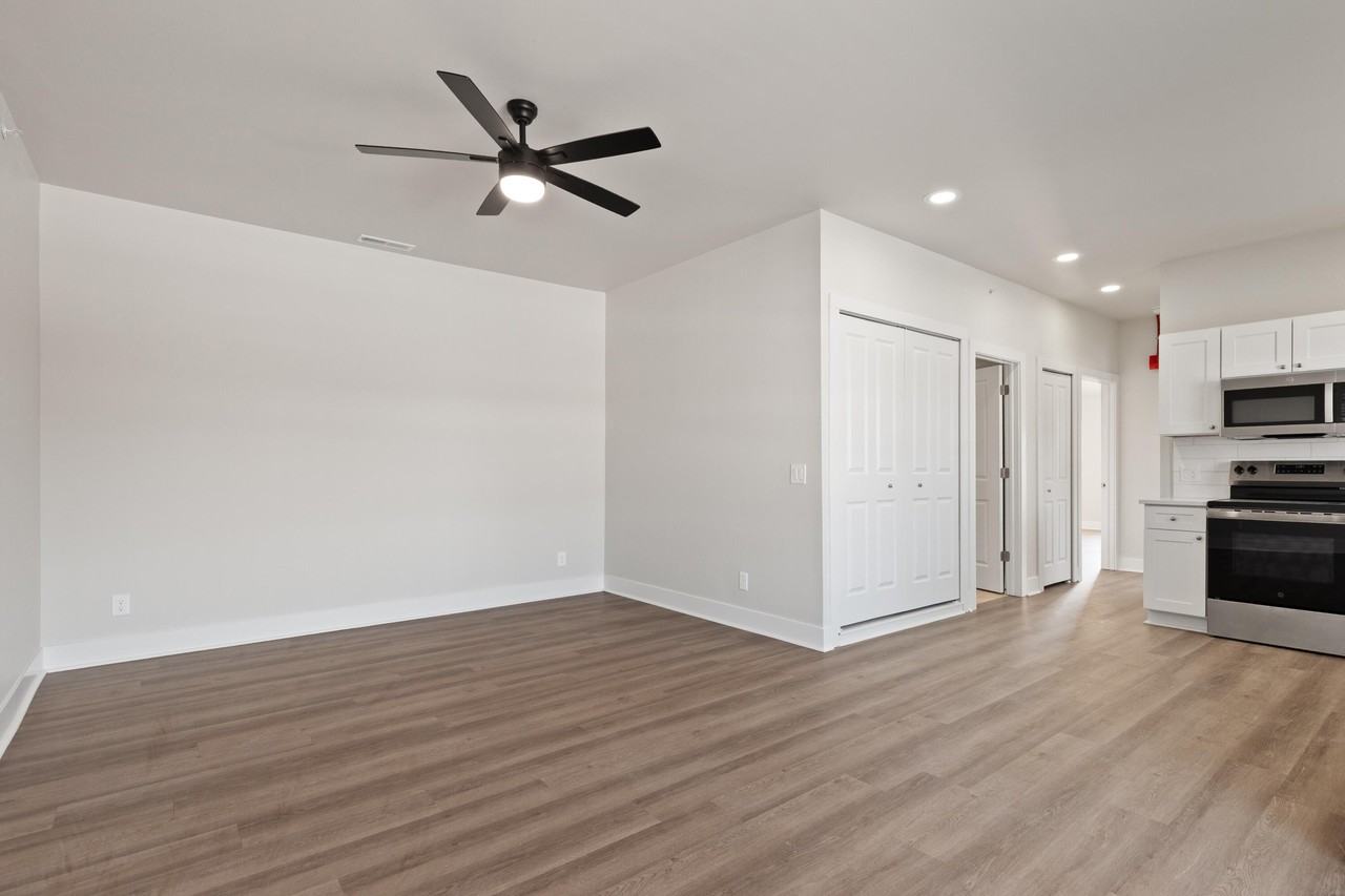 1215 Corporate Dr - Photo 2 of 26