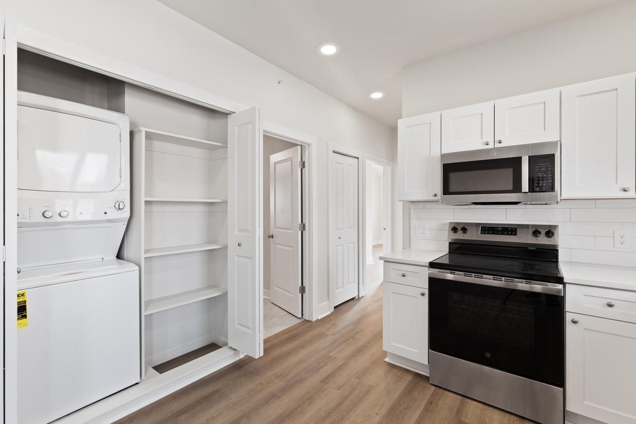 1215 Corporate Dr - Photo 3 of 26