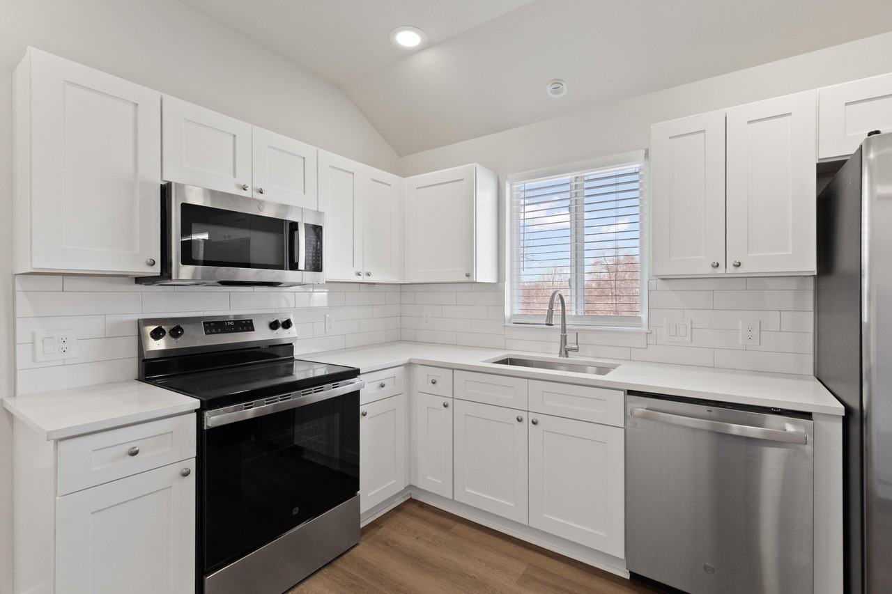 1215 Corporate Dr - Photo 5 of 26