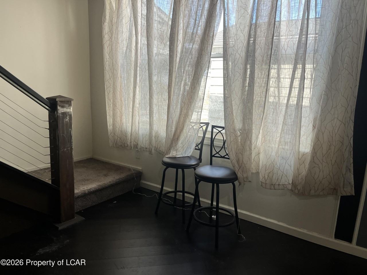 256 Hughes St - Photo 3 of 18