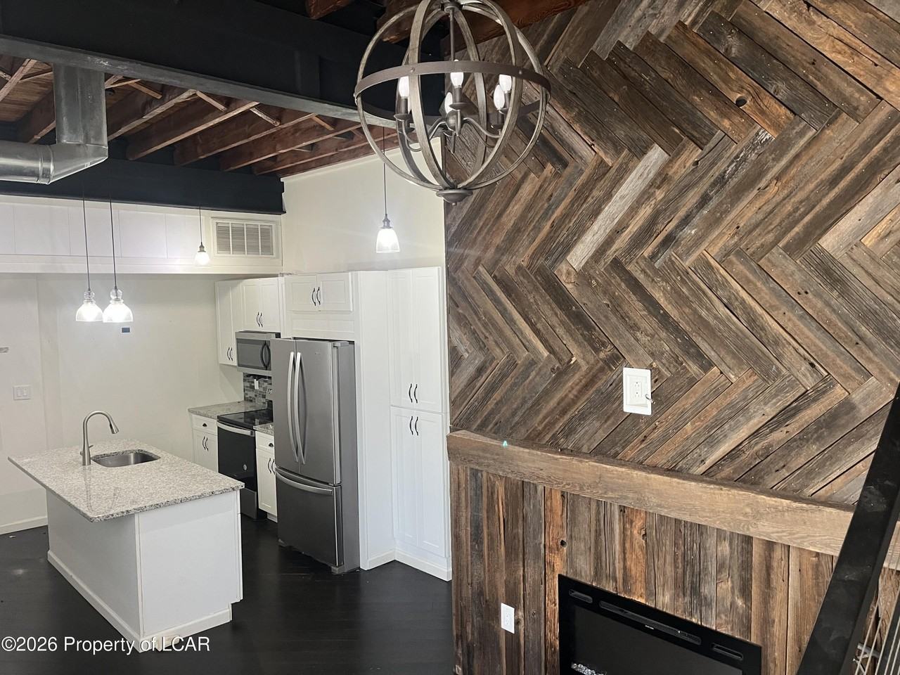 256 Hughes St - Photo 6 of 18