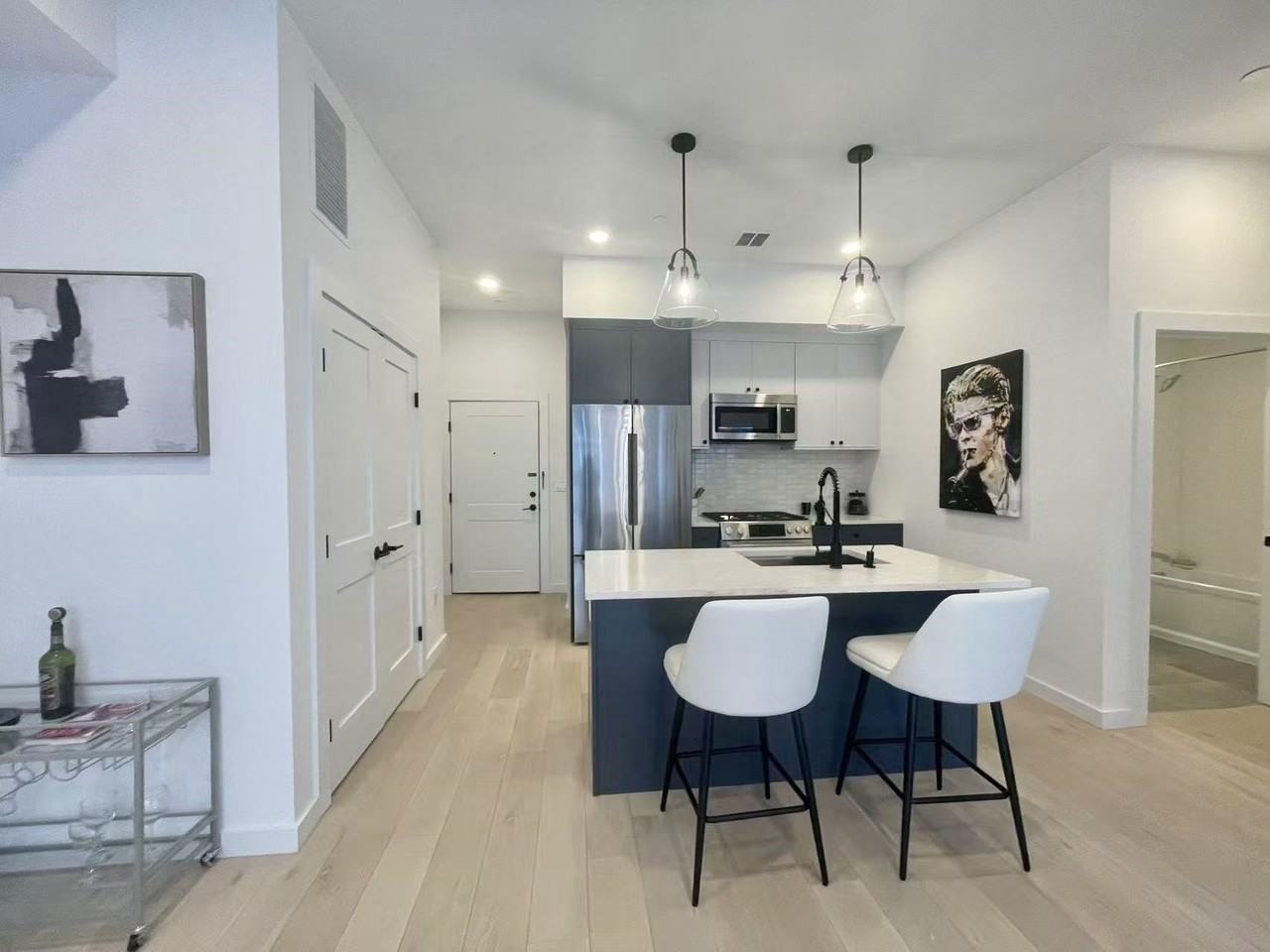 425 3rd St #215 - Photo 3 of 18