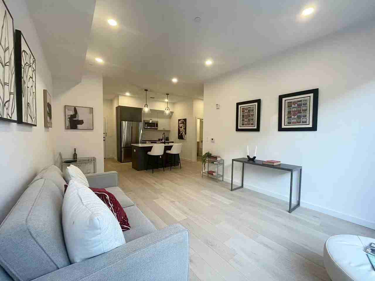 425 3rd St #215 - Photo 4 of 18