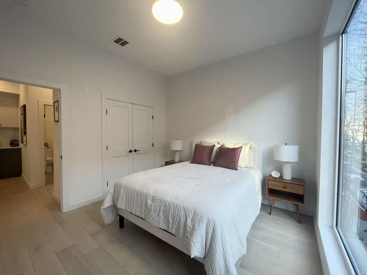 425 3rd St #215 - Photo 6 of 18