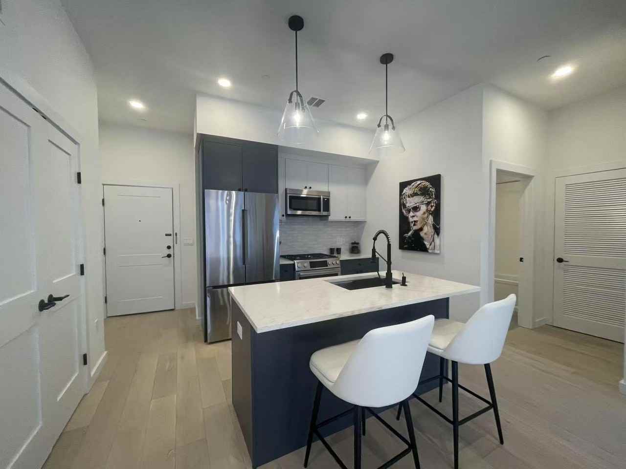 425 3rd St #215 - Photo 7 of 18