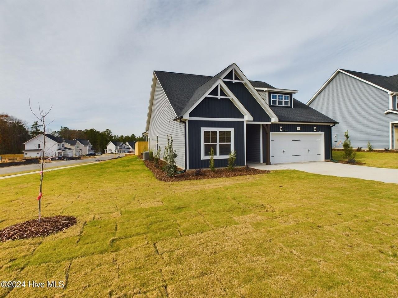 501 Grassy Gap Trl - Photo 2 of 34