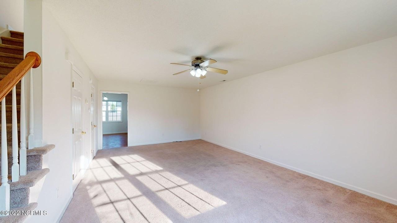 216 Smallwood Rd - Photo 5 of 45