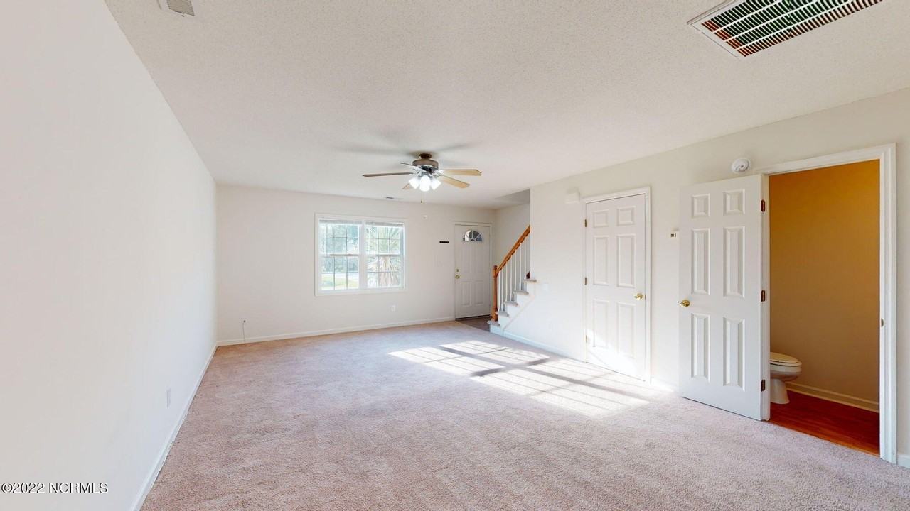 216 Smallwood Rd - Photo 7 of 45