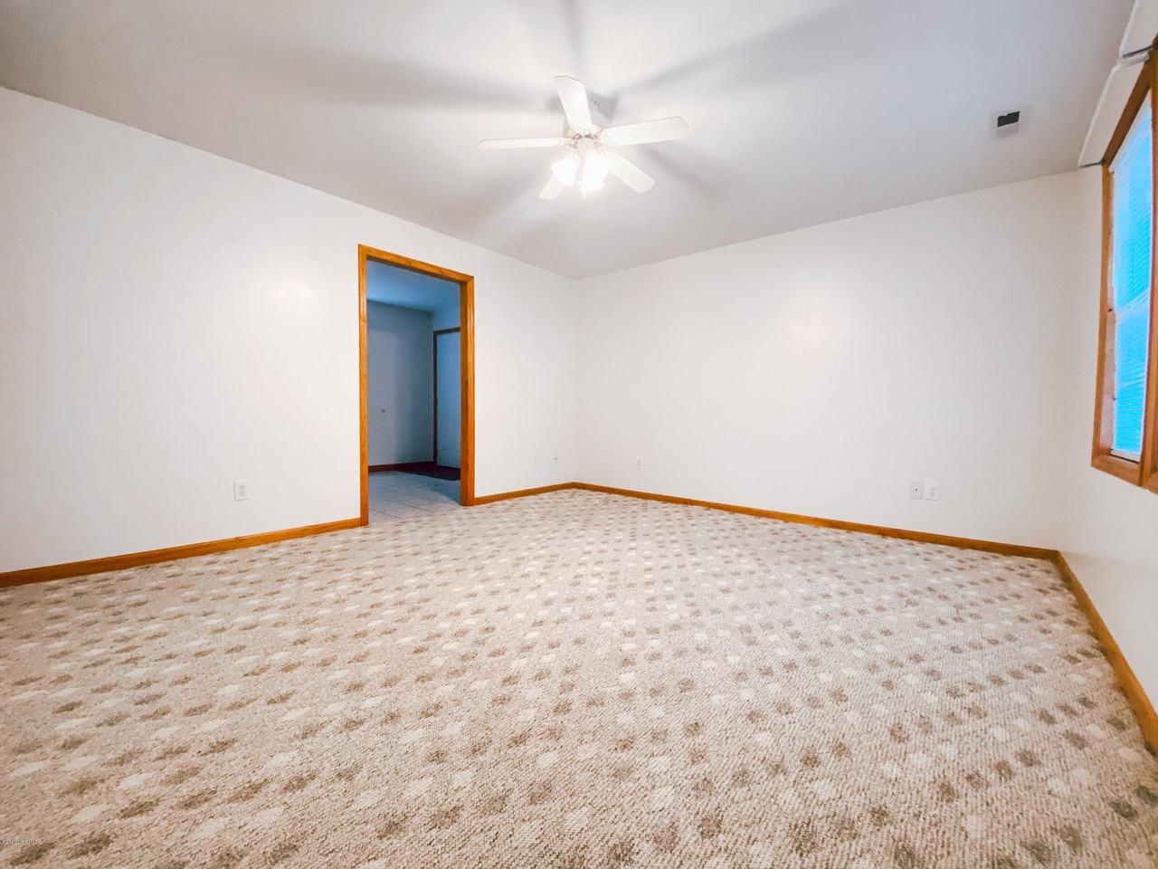 118 Arabian Ln - Photo 2 of 10