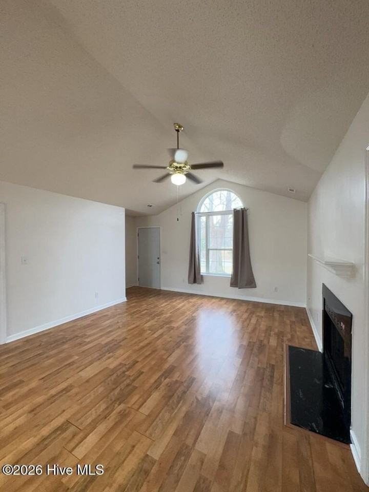 122 Horse Shoe Bnd - Photo 4 of 15