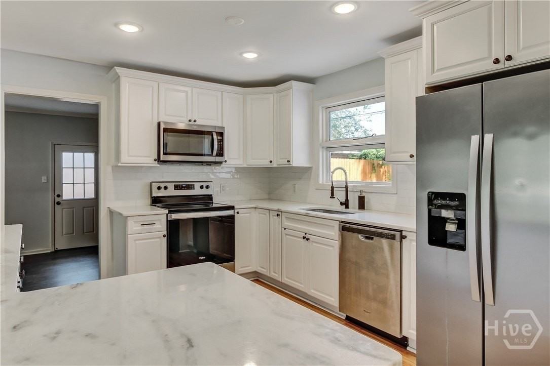 504 Lee Blvd - Photo 5 of 29