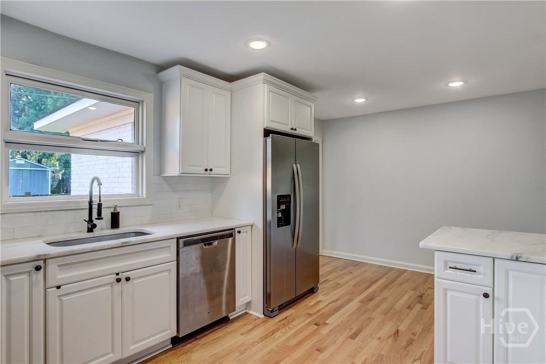 504 Lee Blvd - Photo 6 of 29