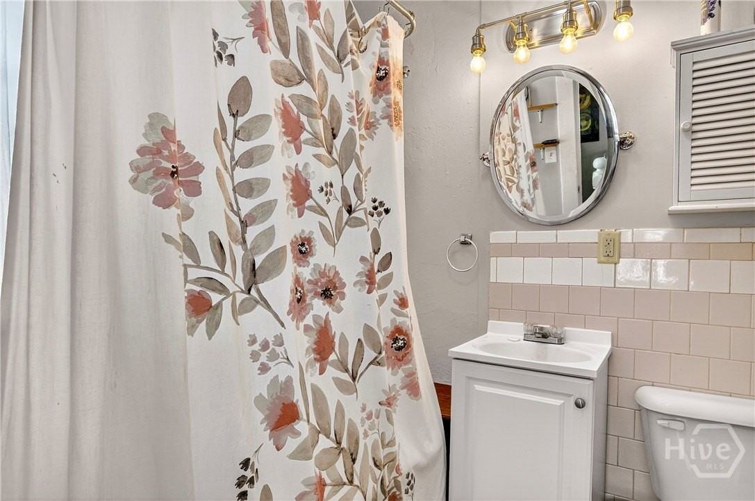 530 E 35th St Unit B - Photo 5 of 32