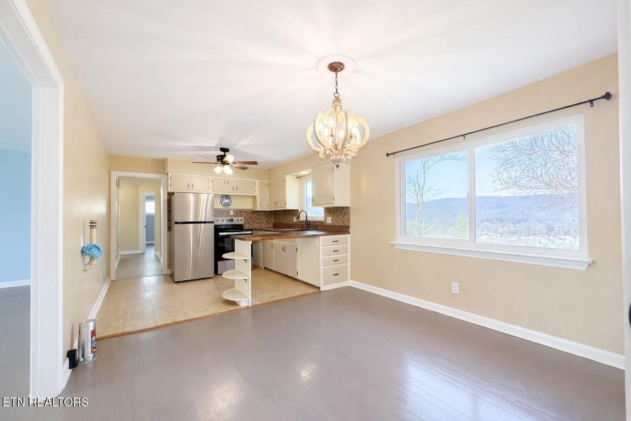 713 Cooper Ave - Photo 5 of 14