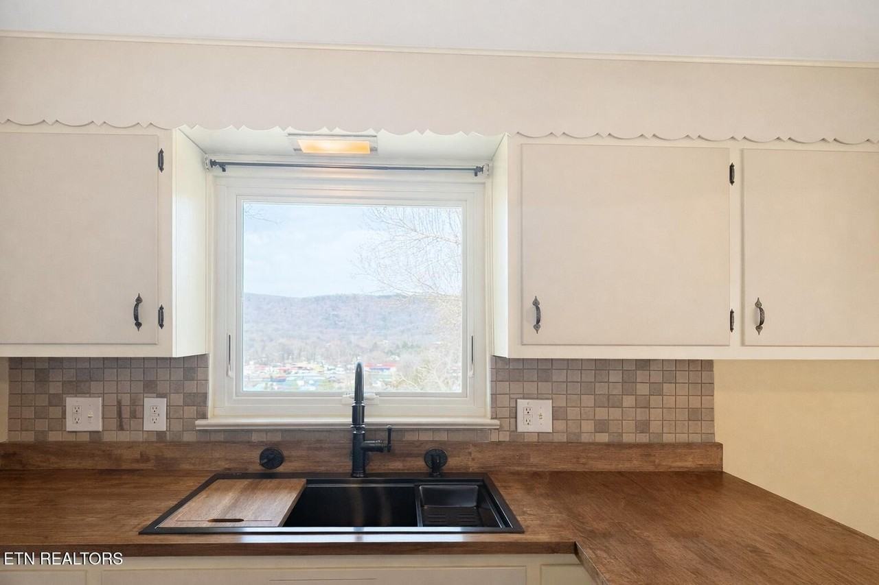 713 Cooper Ave - Photo 6 of 14