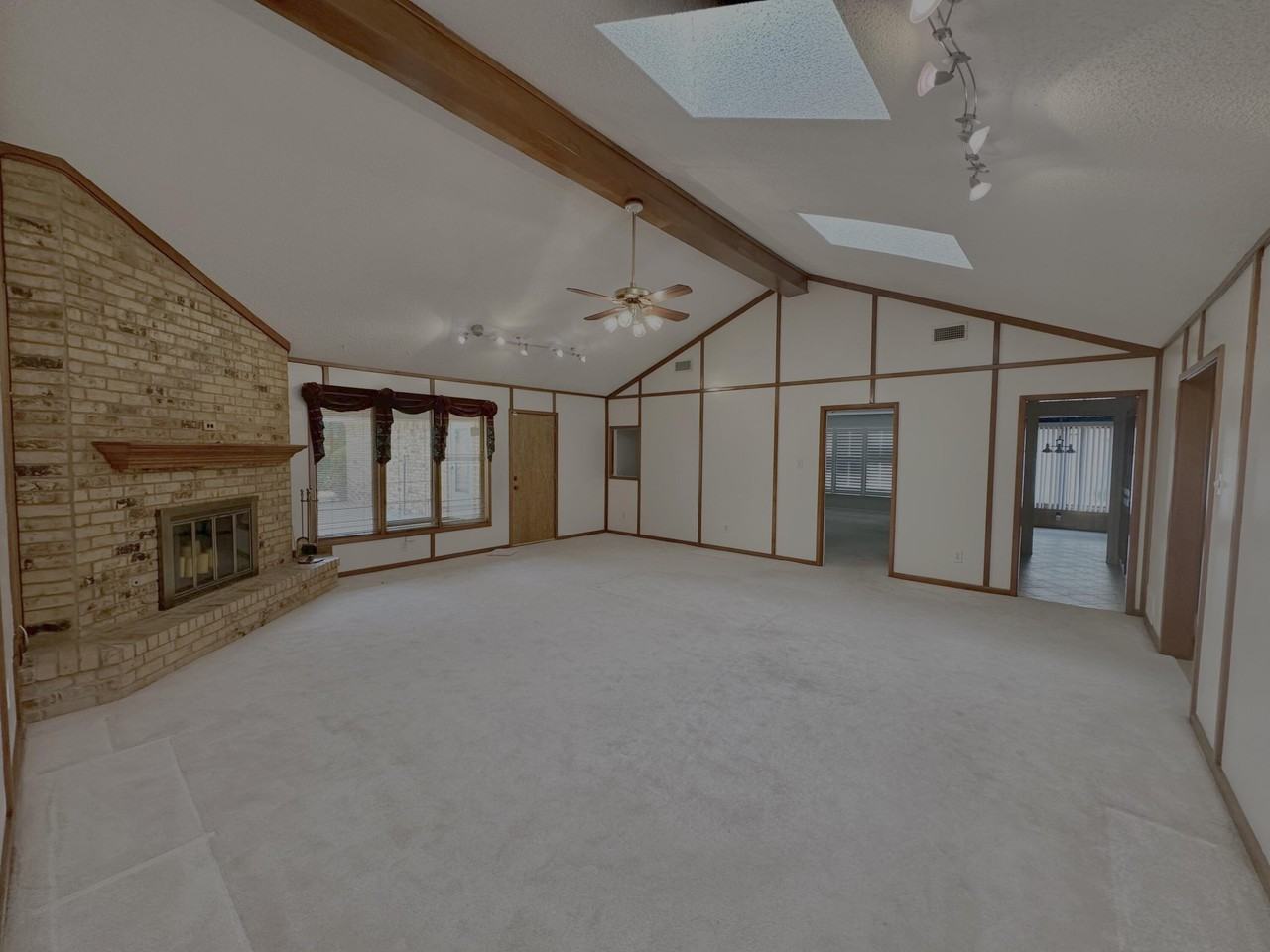 4610 88th St - Photo 3 of 20