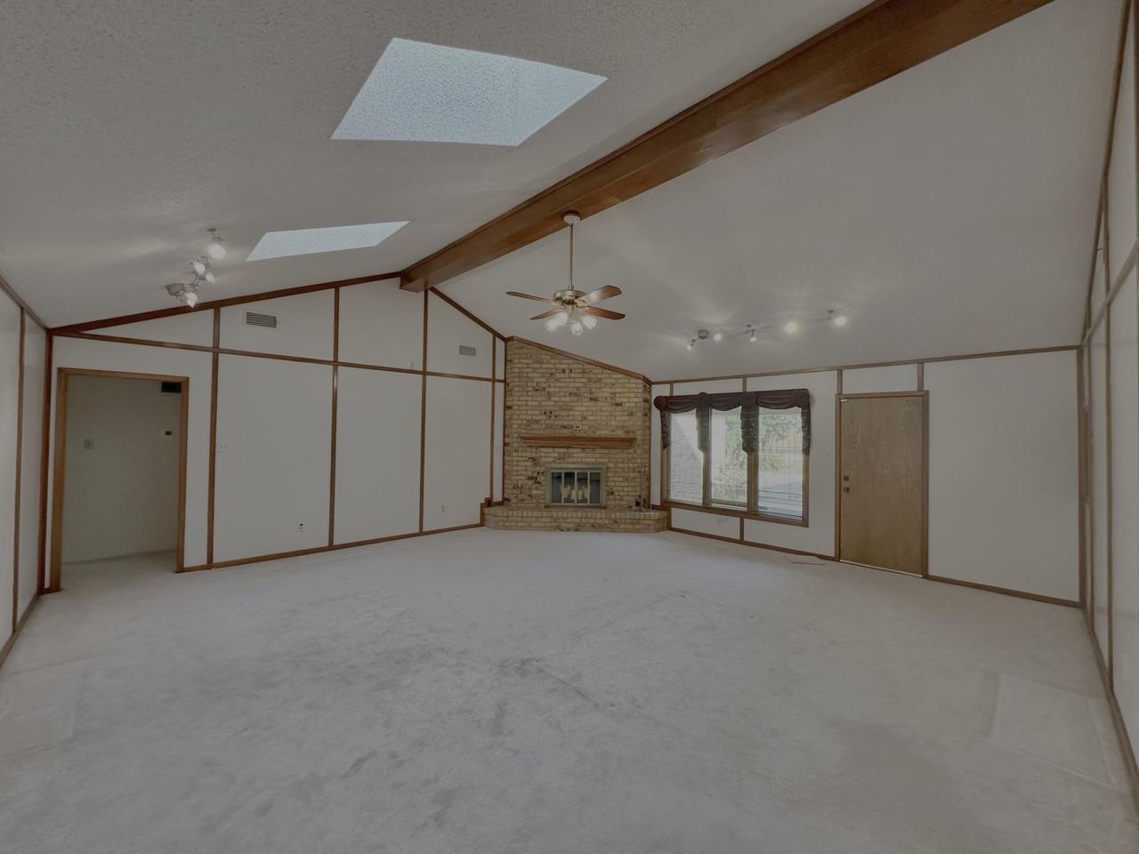 4610 88th St - Photo 4 of 20