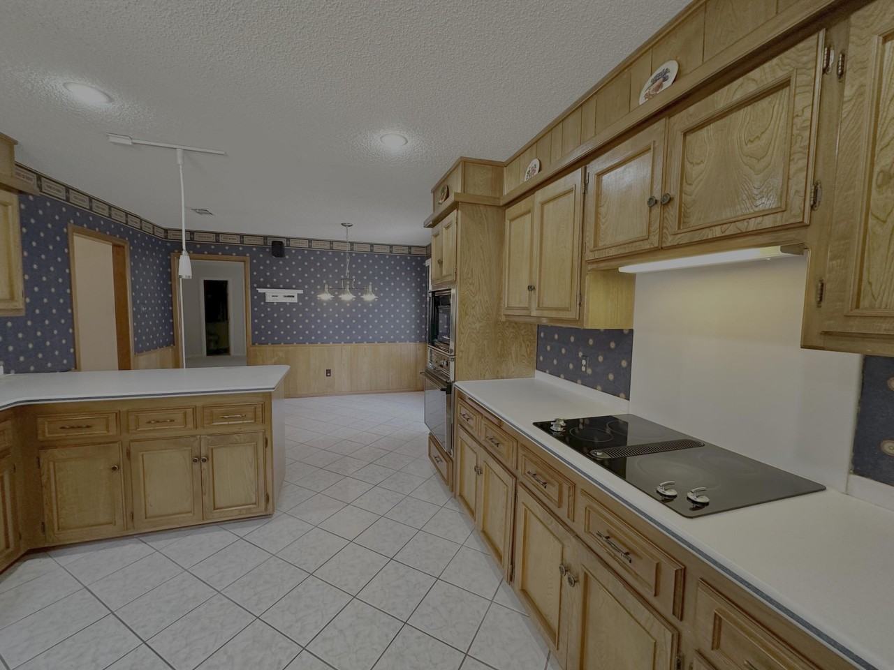 4610 88th St - Photo 6 of 20