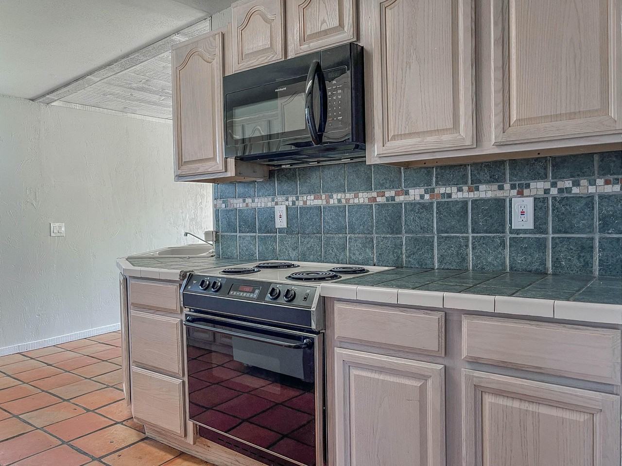 2503 46th St - Photo 3 of 6