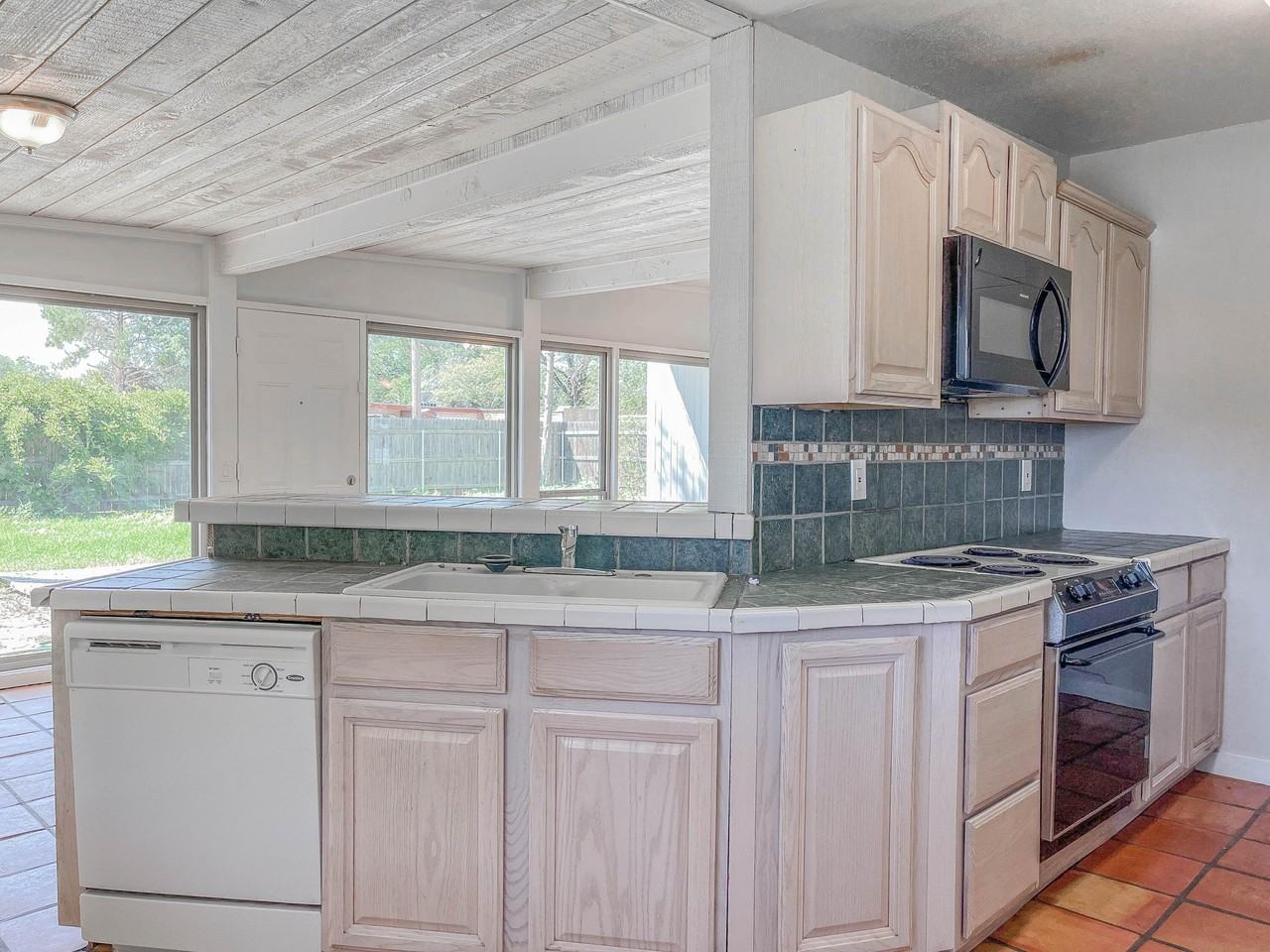 2503 46th St - Photo 4 of 6